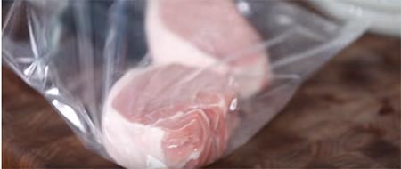 Put the food that you need sealed inside the sealable freezer bag
