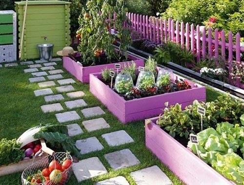 Painted Pallets as borders: