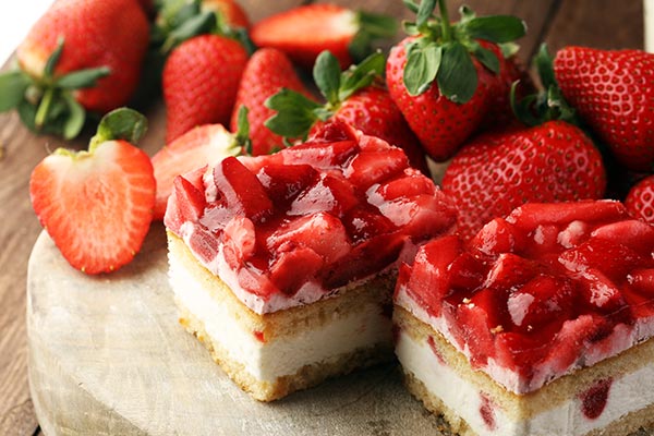 No Bake Strawberry Icebox Cake