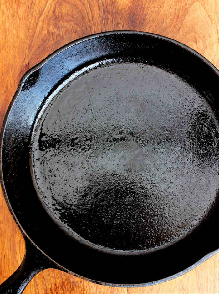 seasoned cast iron skillet